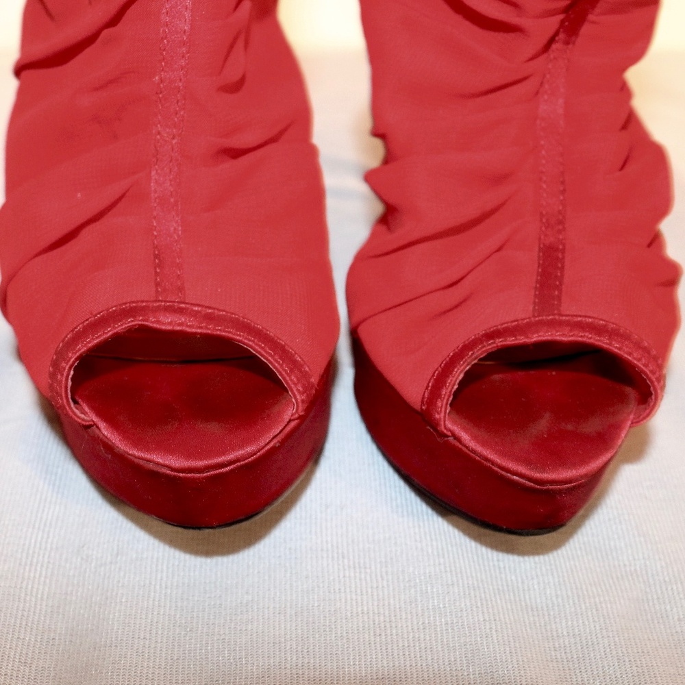 Chinese Laundry Red Ruched Peep Toe Satin Heels - Picture 7 of 8